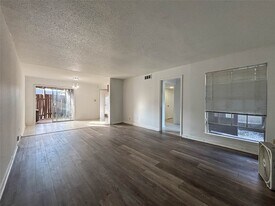 7206 S Gessner Rd in Houston, TX - Building Photo