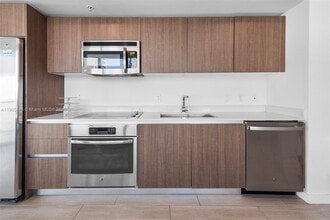 1600 SW 1st Ave in Miami, FL - Foto de edificio - Building Photo