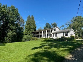 13993 Sweetbriar Ln in Novelty, OH - Building Photo