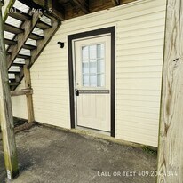 101 1st Ave in Nederland, TX - Building Photo