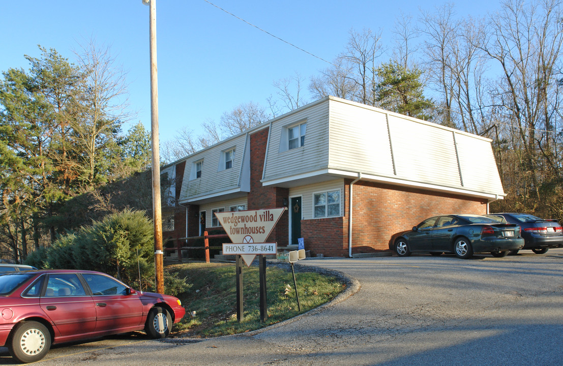 Wedgewood Villas in Huntington, WV - Building Photo