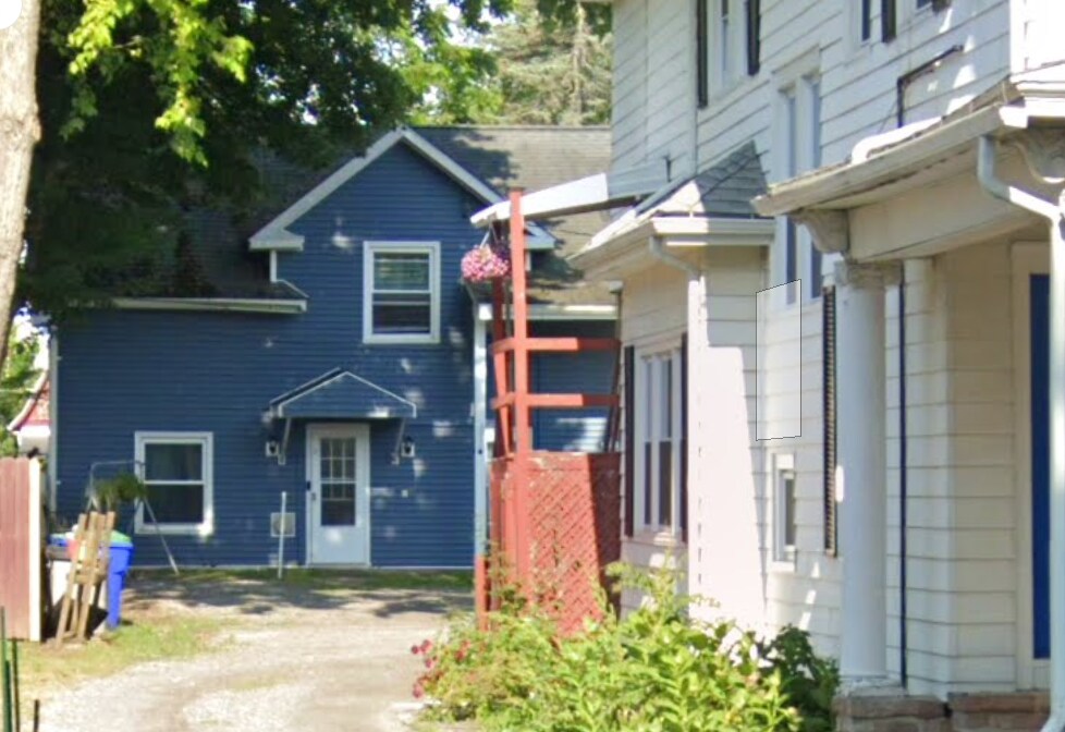906 West Ave, Unit Back in Medina, NY - Building Photo