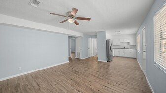 12033 18th St in Santa Fe, TX - Building Photo