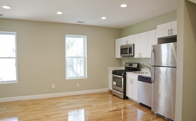 4 Kearsarge Ave in Boston, MA - Foto de edificio - Building Photo