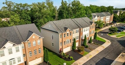 25217 Beach Pl in Chantilly, VA - Building Photo - Building Photo