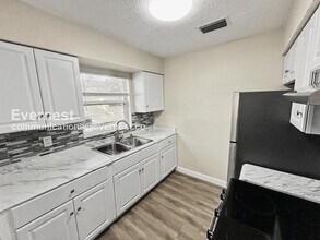 5701 Manchester St N in St. Petersburg, FL - Building Photo - Building Photo