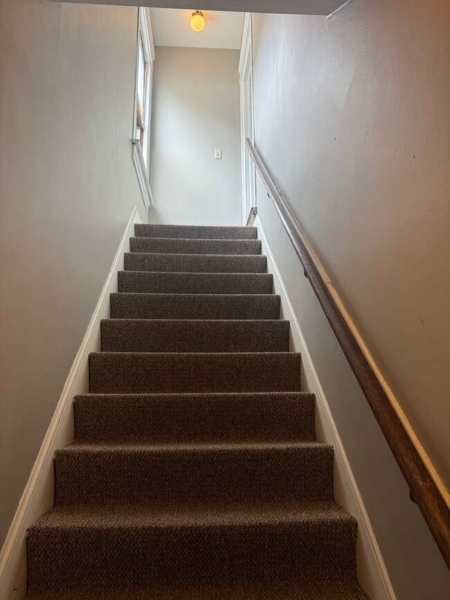 225 E 31st St, Unit 2 in Erie, PA - Foto de edificio - Building Photo