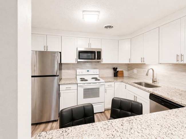 A1 Colonial Dr, Unit 5 in Andover, MA - Foto de edificio - Building Photo