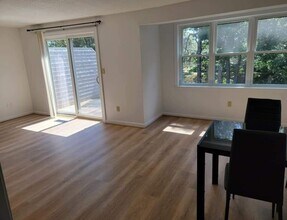 6 Harbor Hill Dr, Unit 6 in Bourne, MA - Foto de edificio - Building Photo