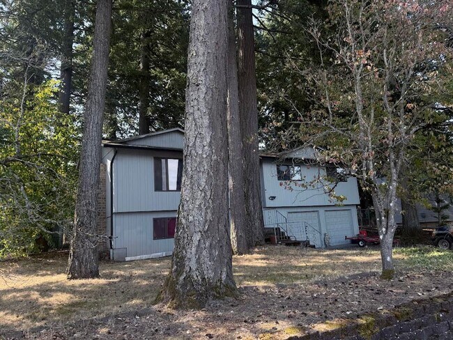 432 SW 8th Cir in Troutdale, OR - Building Photo - Building Photo
