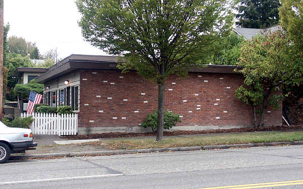 8821 35th Ave SW in Seattle, WA - Building Photo