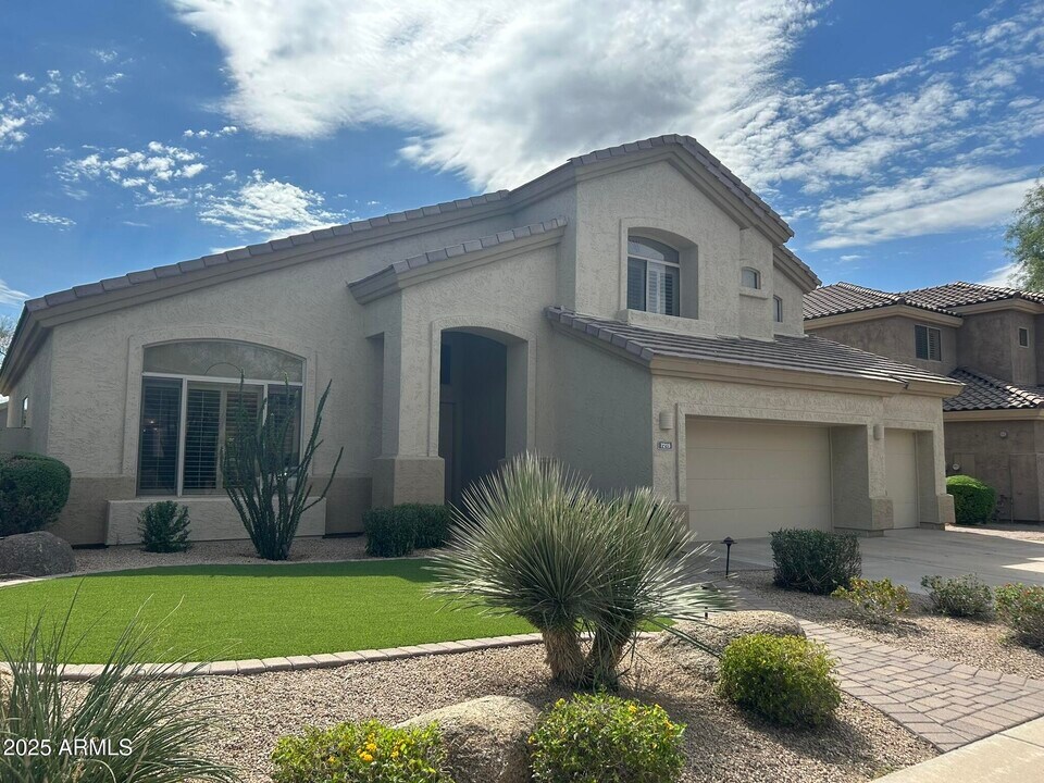 7215 E Whistling Wind Way in Scottsdale, AZ - Building Photo