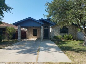 4303 Revolution Rd in Laredo, TX - Building Photo