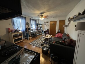 217 Holland St, Unit 3A in Somerville, MA - Building Photo - Building Photo