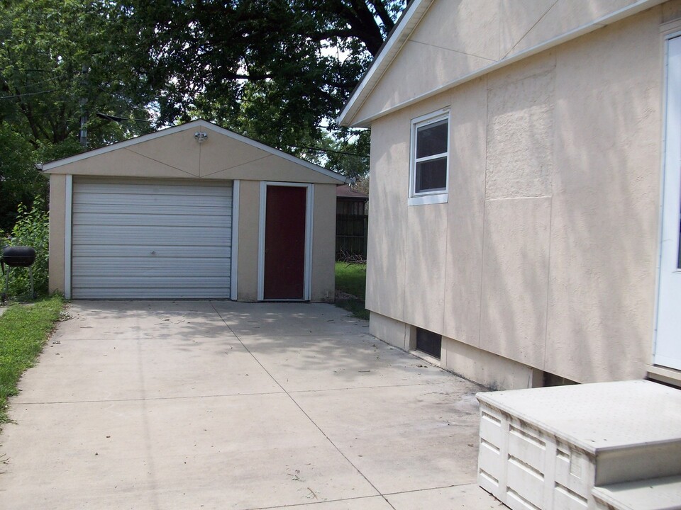 4310 Cavalier St NE in Cedar Rapids, IA - Building Photo