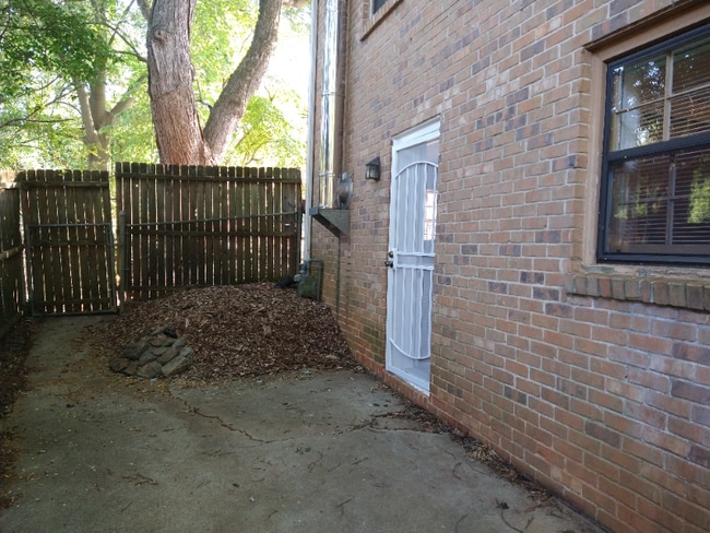 property at 1506 Camelot Cir