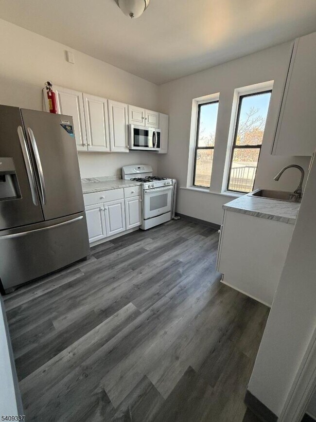 402 60th St in West New York, NJ - Building Photo - Building Photo