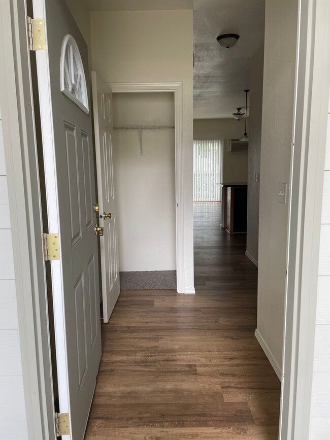 1186 SW Lafayette Dr in Grants Pass, OR - Foto de edificio - Building Photo