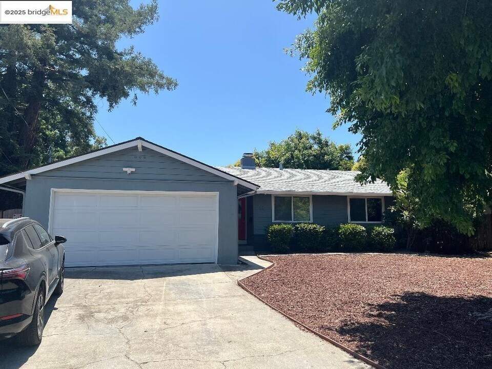 35 Baylor Ln in Pleasant Hill, CA - Building Photo