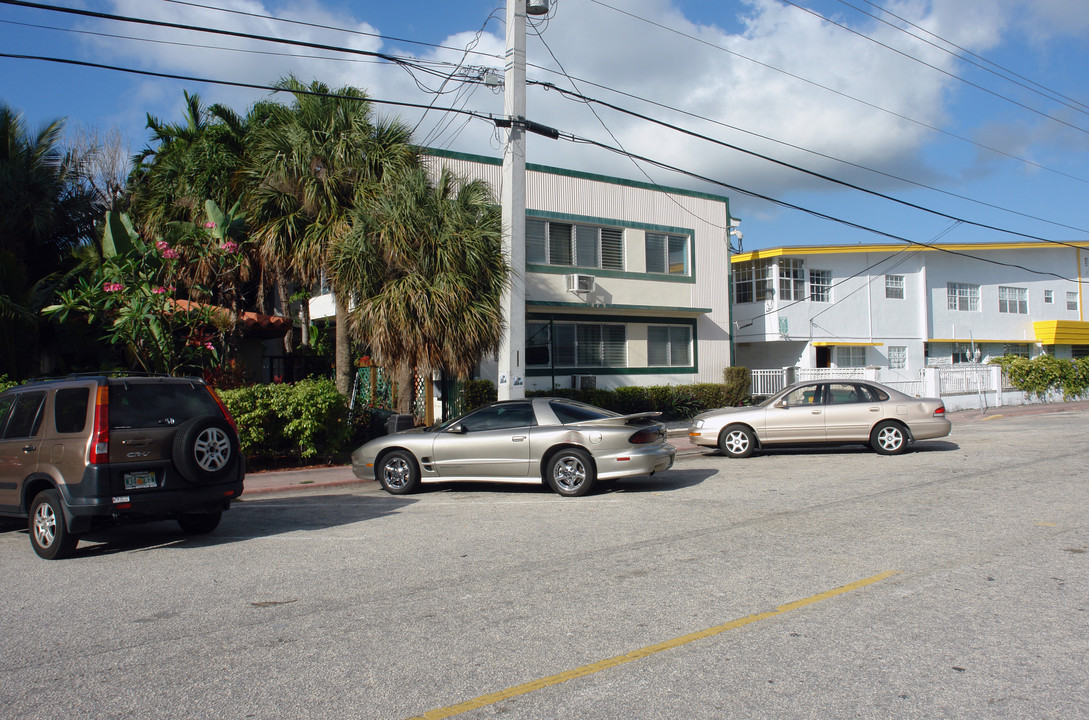 Waterfront Townhouses in Miami Beach, FL - Building Photo