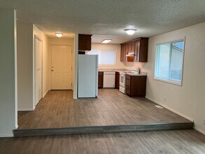 3303 Alberta Ave NE in Salem, OR - Building Photo - Building Photo