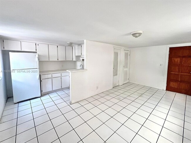 227 Phoenetia Ave, Unit 3 in Coral Gables, FL - Building Photo - Building Photo