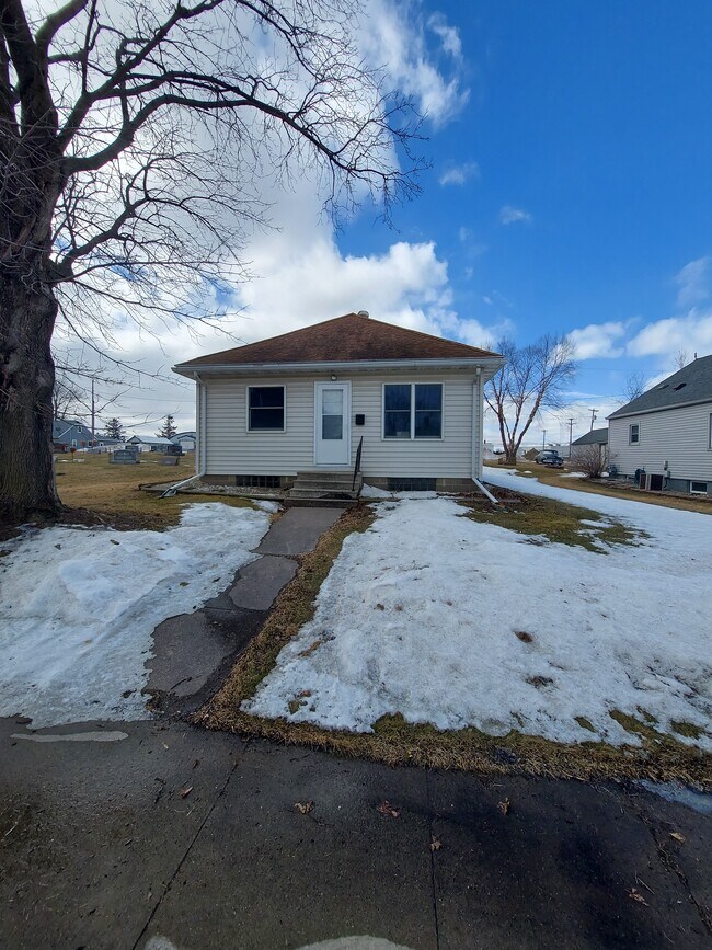 18 1st St SE Rentals in Altura, MN
