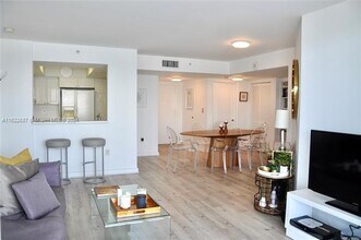 1800 Sunset Harbour Dr, Unit 1006 in Miami Beach, FL - Foto de edificio - Building Photo