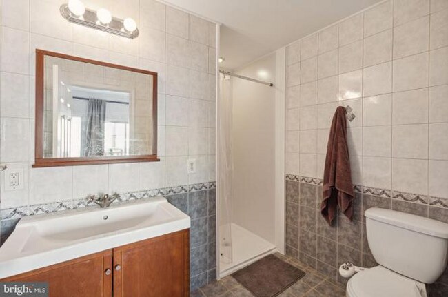 2007 Carpenter St, Unit Unit 1 in Philadelphia, PA - Building Photo - Building Photo