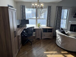 525 Lasalle Ln in Buffalo Grove, IL - Foto de edificio - Building Photo