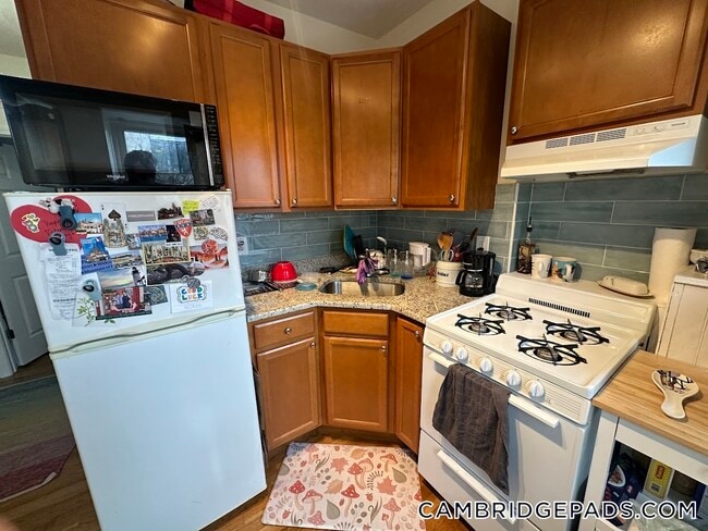 1056 Cambridge St in Cambridge, MA - Foto de edificio - Building Photo