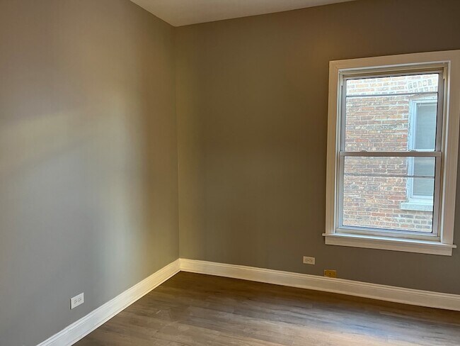 1451 N Massasoit Ave, Unit 2 in Chicago, IL - Building Photo - Building Photo