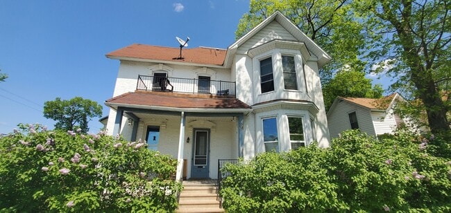 705 E Grand Ave
