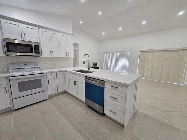 15160 SW 128th Ave in Miami, FL - Building Photo - Building Photo