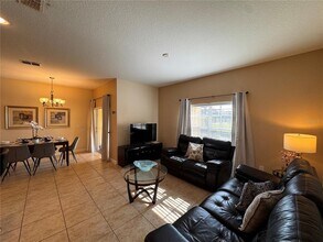 3075 Beach Palm Ave in Kissimmee, FL - Building Photo - Building Photo