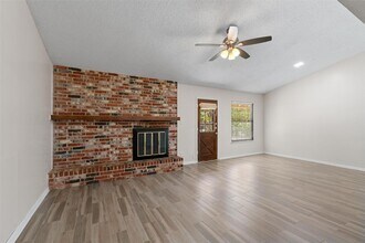 325 Heartwood Dr in Austin, TX - Building Photo - Building Photo