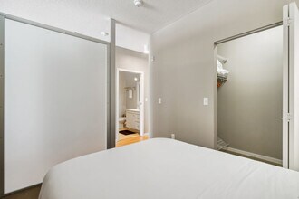 225 Portland Ave in Minneapolis, MN - Building Photo - Building Photo