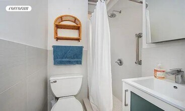 517 E 77th St in New York, NY - Foto de edificio - Building Photo