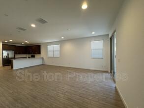 4215 S 94th Ln in Tolleson, AZ - Foto de edificio - Building Photo