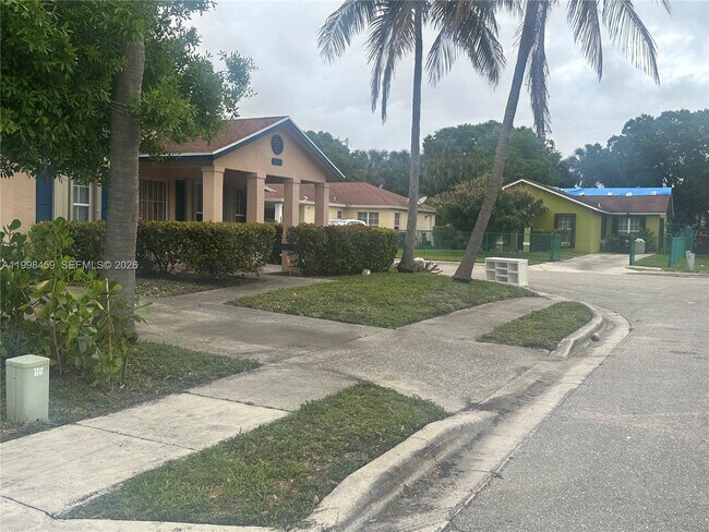 1139 Freshwater Lakes Dr in West Palm Beach, FL - Building Photo - Building Photo