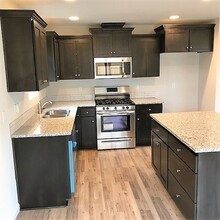 5082 Armstrong Ave NE in Salem, OR - Building Photo - Building Photo