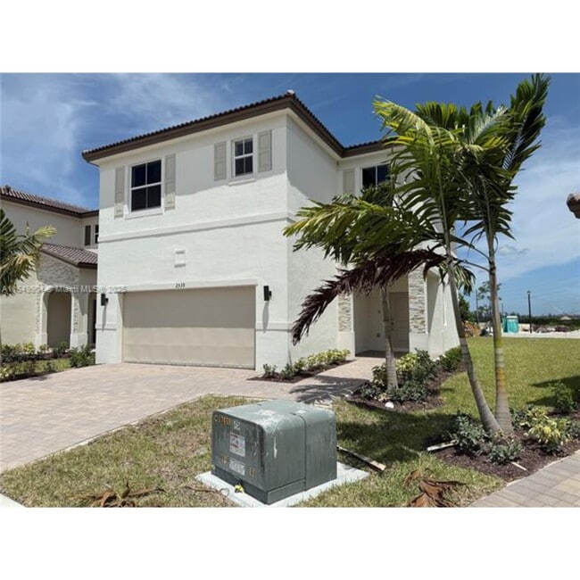 2539 SE 26th Rd in Homestead, FL - Building Photo - Building Photo