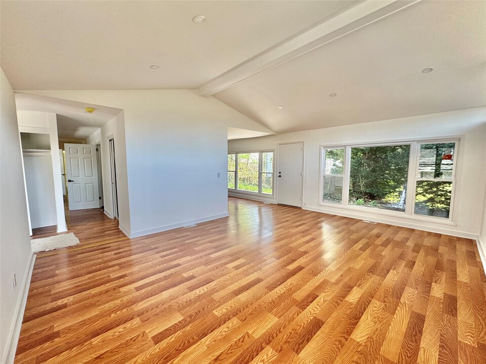 3 Spring Ln in Great Neck, NY - Building Photo