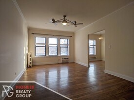 736 W Addison St, Unit 750-S2 in Chicago, IL - Building Photo
