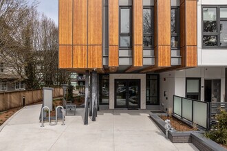 Halvö in Surrey, BC - Building Photo - Building Photo