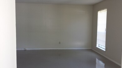 1996 Goldbrier Ln in Memphis, TN - Building Photo - Building Photo