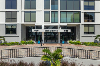 The Essex House in Sarasota, FL - Building Photo - Building Photo