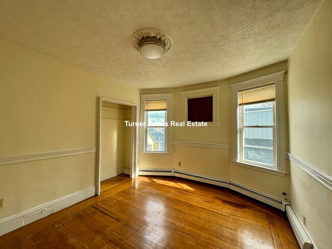 144 Hillside St, Unit 2F in Boston, MA - Building Photo - Building Photo