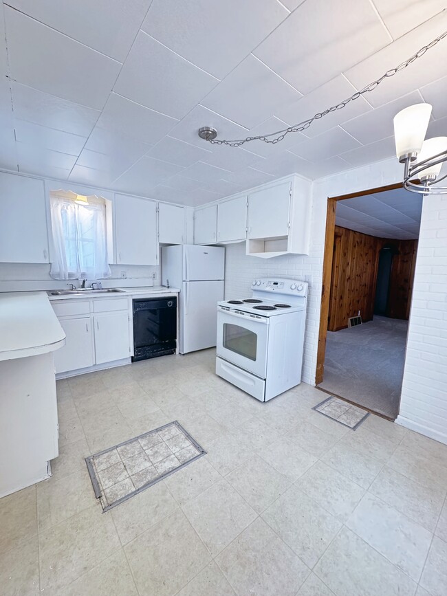 7503 Huron Bay Blvd in Lexington, MI - Building Photo - Building Photo