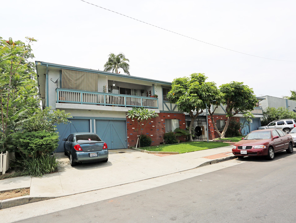 Milton Terrace Apartments in Whittier, CA - Building Photo